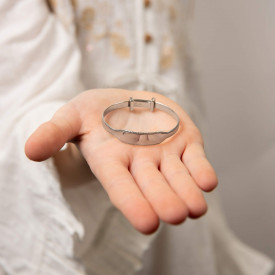 Detský strieborný náramok D for diamond s diamantom