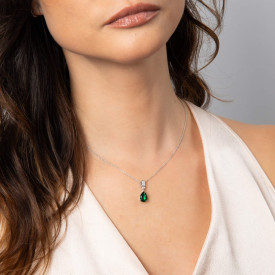 Strieborný prívesok Bezel Teardrop Green Diamonfire