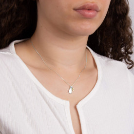 Strieborný náhrdelník s kameňom narodenia August