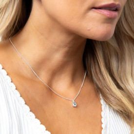 Strieborný prívesok modrý topás